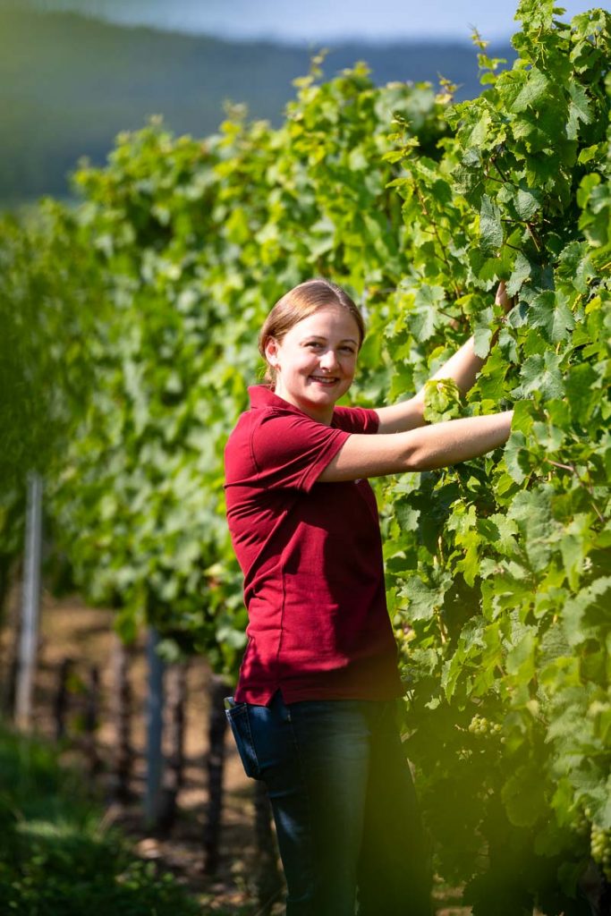 Karoline Hirschmann im Wingert.